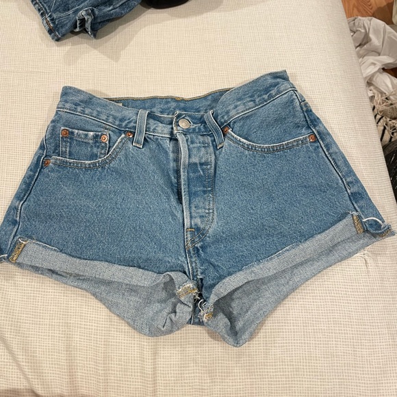 levi denim shorts - Picture 2 of 4